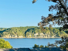 Lake House and Studio Book Two places in one 4 bedrooms large driveway and yard